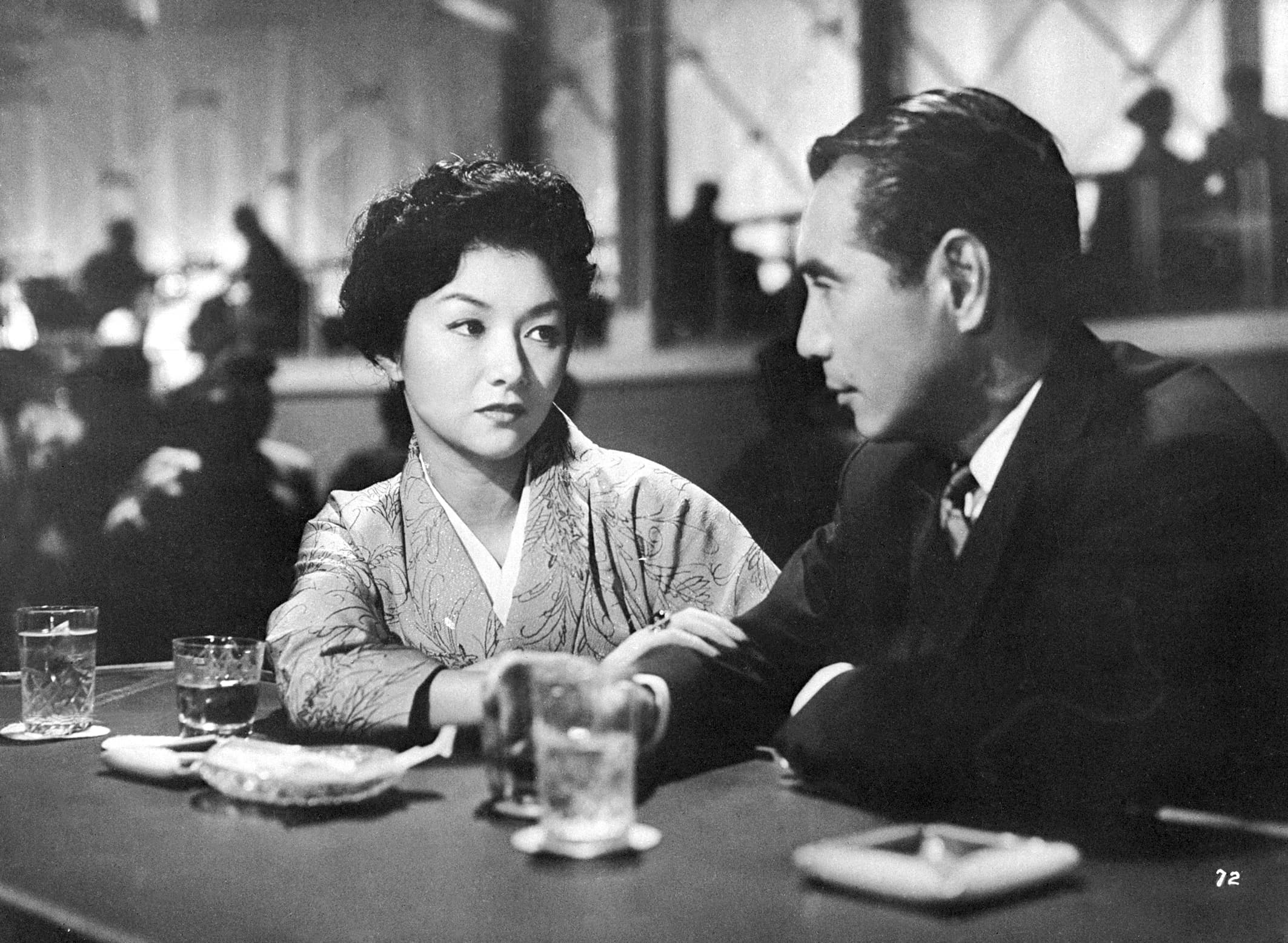 女が階段を上る時 - Maison de la culture du Japon à Paris