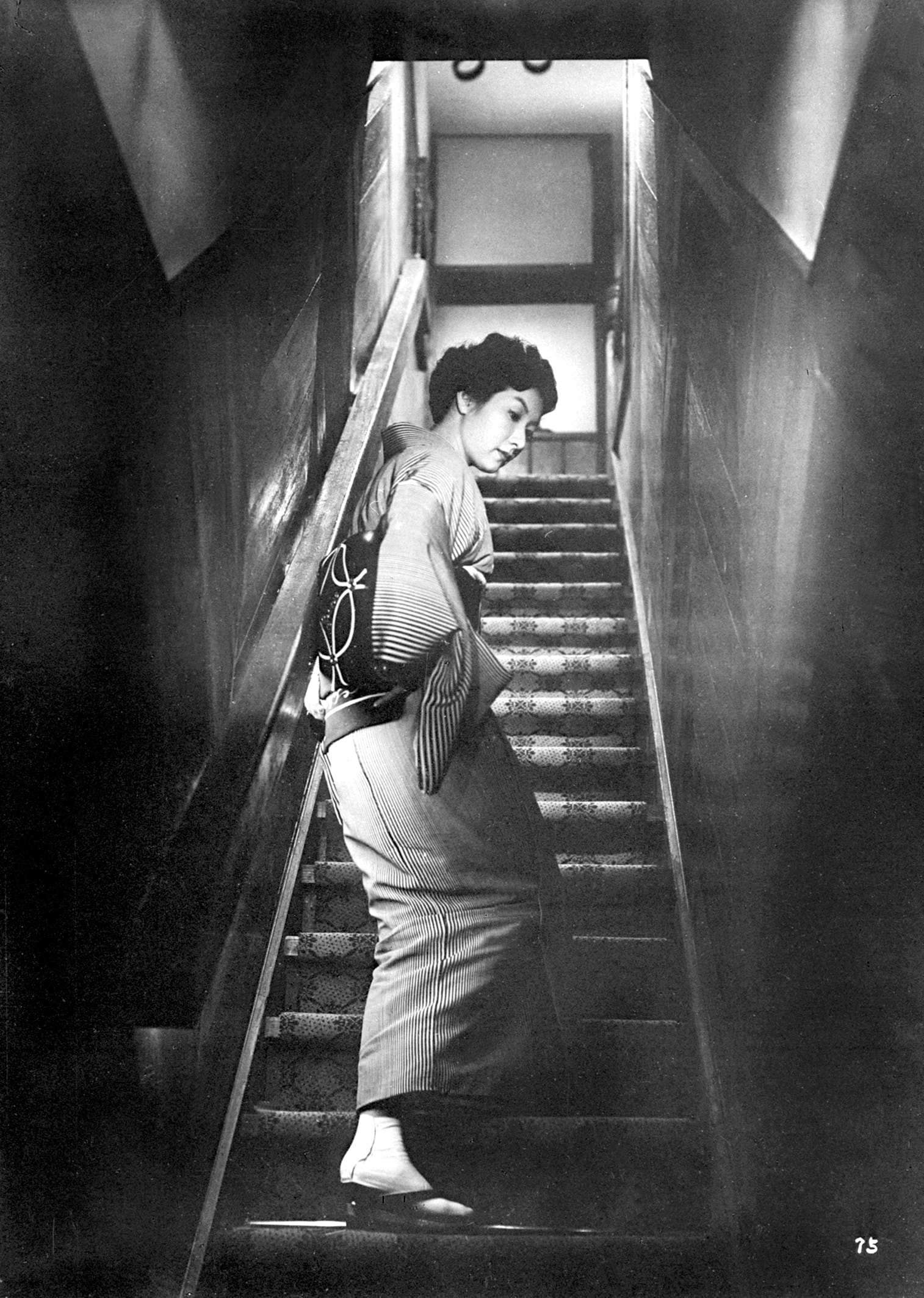 女が階段を上る時 - Maison de la culture du Japon à Paris