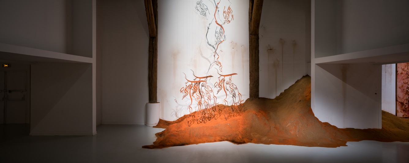 Monia Ben Hamouda, Aniconisme comme urgence figurative (Post-Scriptum IV et V), 2025, production Ferme du Buisson avec le soutien de l’Italian Council, courtesy de l’artiste et des galeries ChertLüdde – Berlin et selma feriani – Tunis, vue de l’exposition Post-Scriptum, 