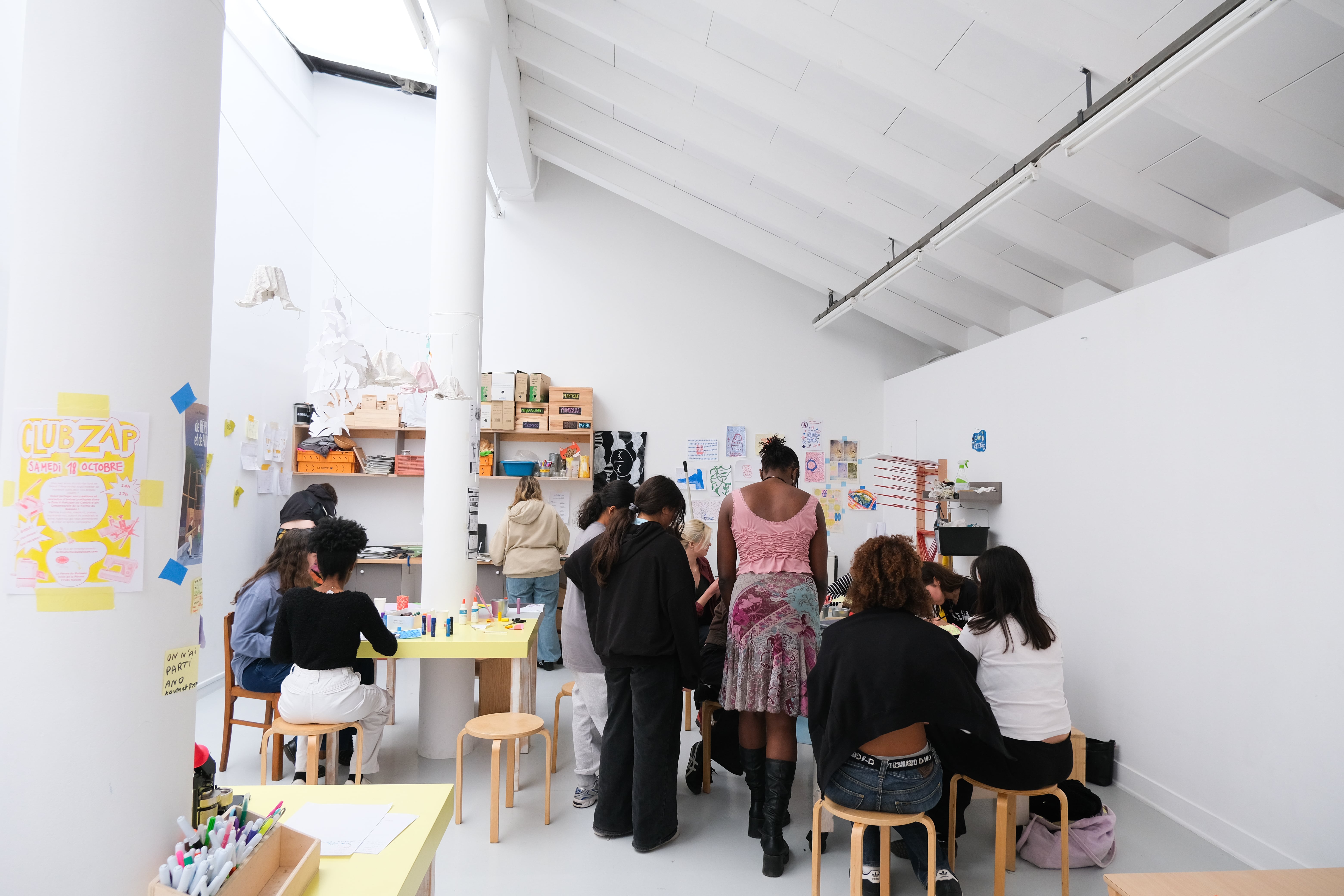 Image du spectacle La Zone à partager de autour des expositions du printemps