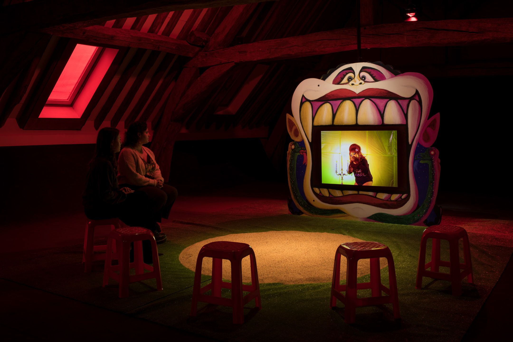 Natasha Tontey, Of Other Tomorrows Never Known, 2023, vidéo 4:3, 15 min, courtesy de l’artiste, vue de l’exposition Beyond the Belly Button, 